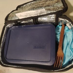 Pyrex Blue Container with Insulated Carrier